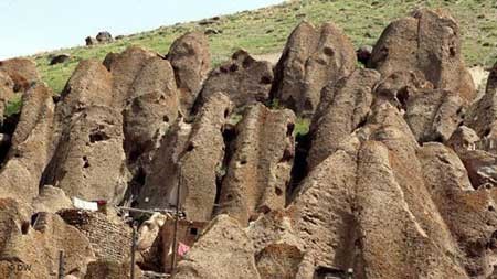 مقابر صخره ای