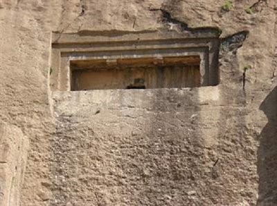 مقابر صخره ای