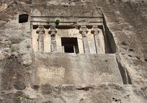 مقابر صخره ای