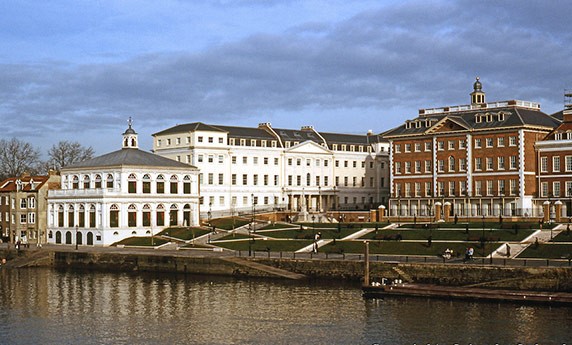 معماری بعد از مدرن | سبک نئوکلاسیک | مجتمع مسکونی ریچموند