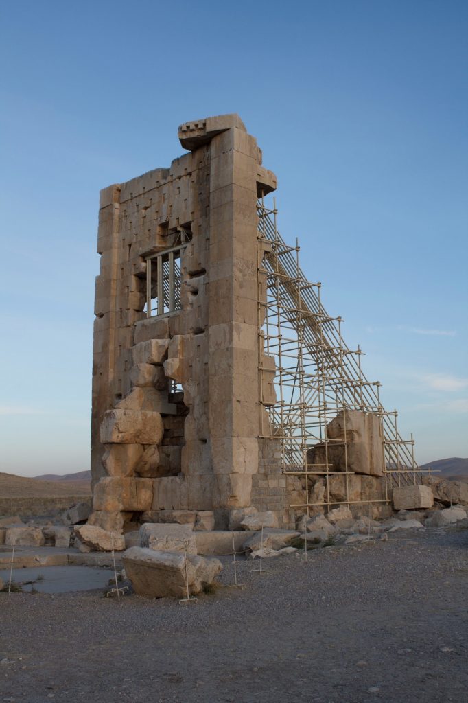 مقبره کمبوجیه (زندان سلیمان)
