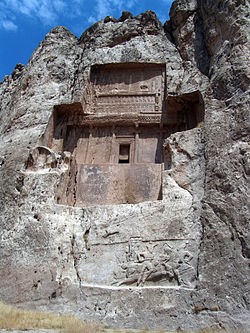 مقابر صخره ای