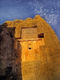 آرامگاه های صخره ای