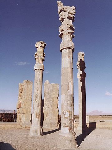ستون های هخامنشی