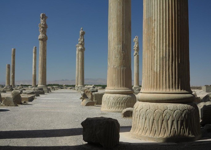 ستون های هخامنشی